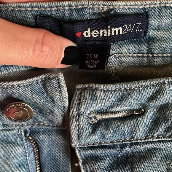 Fringe bottom capri/crop jeans, worn once. Size 20W. - Picture 3 of 3